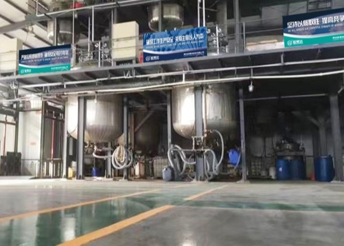 Écurie blanche cationique d'émulsion dans le réservoir 1000IBC pour des acheteurs de B2B