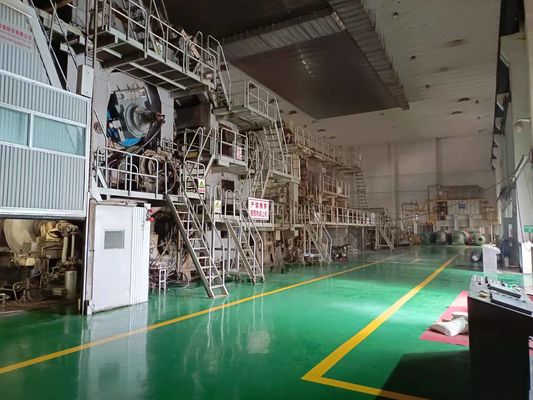 Bon prix Agent de résistance à sec liquide transparent incolore pour une stabilité de stockage de 6 mois Viscosité 6000-10000cps Additifs de résistance à sec pour le processus de fabrication du papier en ligne