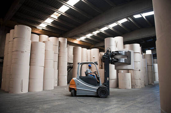 Bon prix Soluble dans l'eau L'agent de dimensionnement de surface acrylique de styrène cationique est un solvant idéal pour le traitement de la surface du papier et l'impression améliorée en ligne